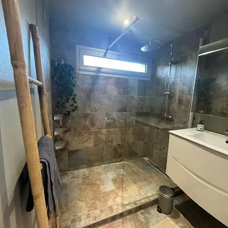 L Apartment *